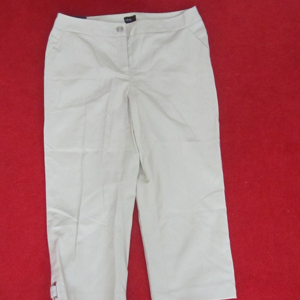 NWT RAFAELLA Classic Curvy Women's Capri Pants Size 8 Khaki ---